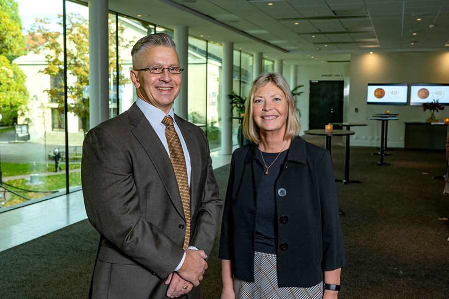 Kristian Bolin, professor i hälsoekonomi och Ewa Wikström, professor i Health Governance